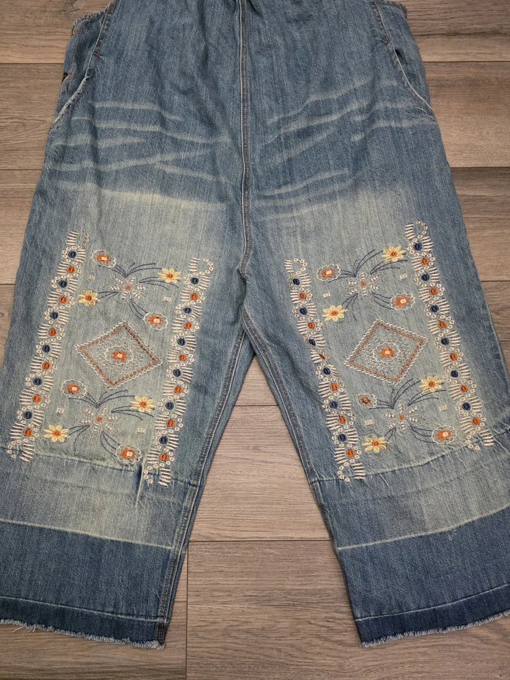 Vintage Denim Overalls Women 2X-3X Embroidered Floral Wide Leg Capri Boho - Picture 4 of 10